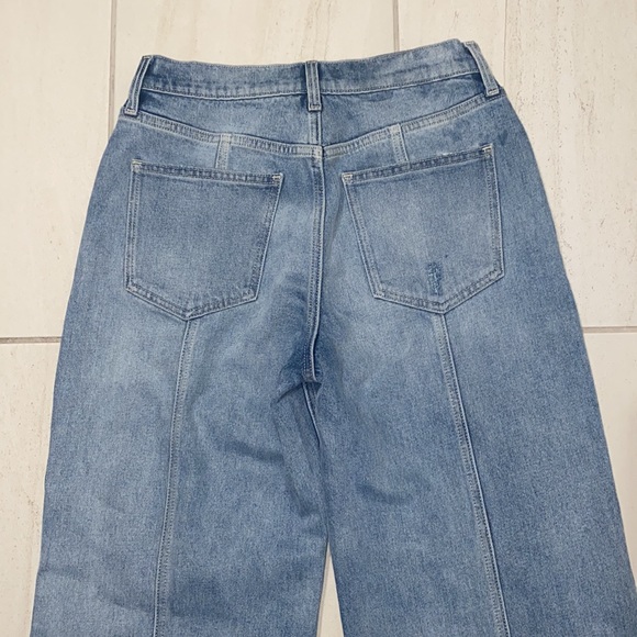 Arizona jeans, high rise, wide leg, distressed front and back seam detail size 7 - Picture 8 of 8